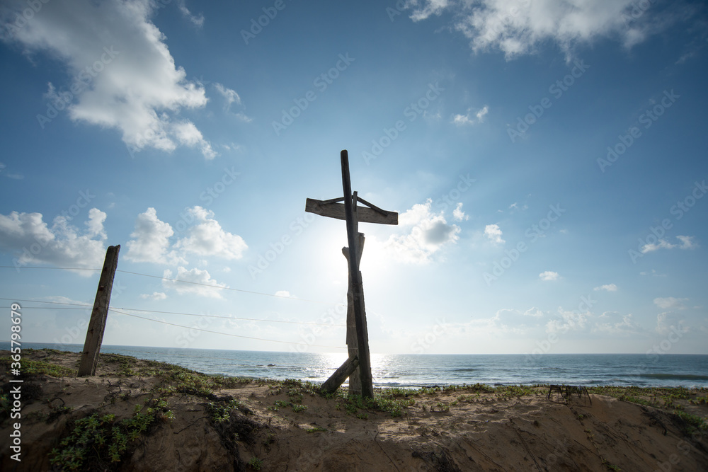croix en ombre chinoise sur  voyage vers une plage naturel du sud de l'île de Ceylan, Sri Lanka