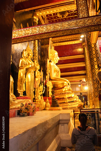 TEMPLE Wat Phra Si Rattana Mahathat AVEC SON BOUDDHA CHINARAT - PHITSANULOK - THAILANDE photo