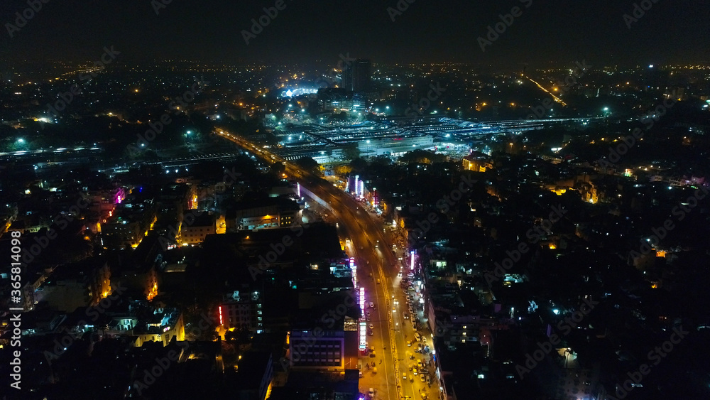 Fototapeta premium Ville de New Delhi en Inde vue du ciel et de nuit