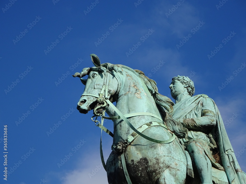 Statue Statue