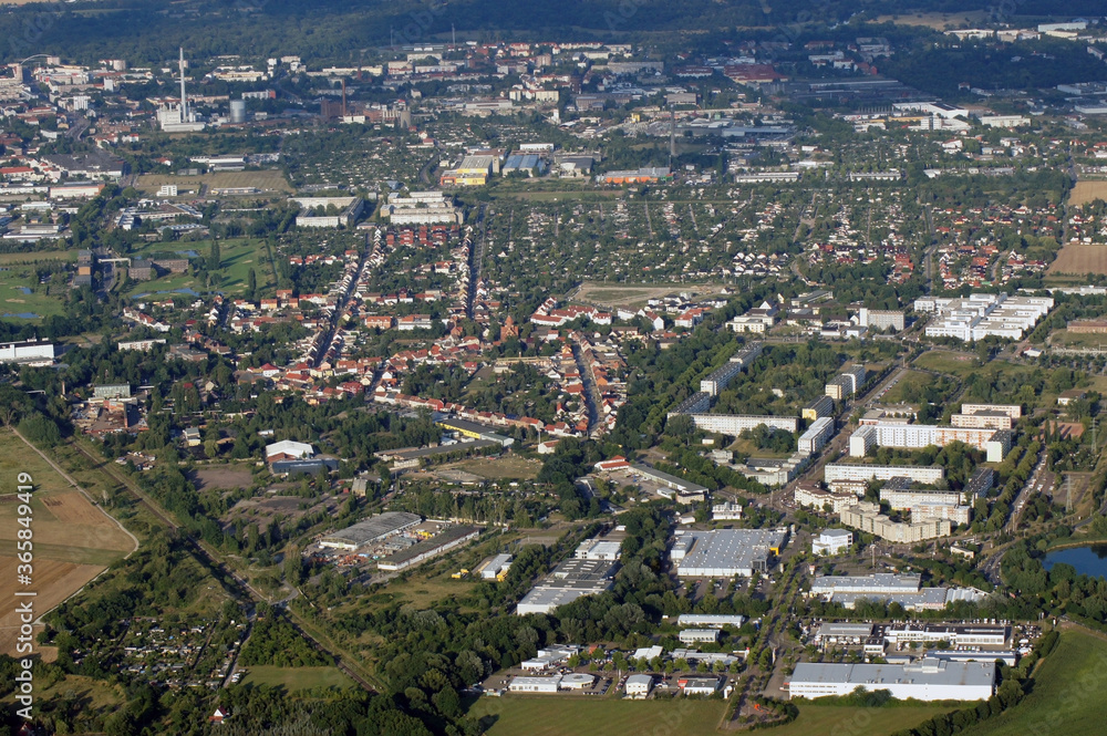 Blick aus den Heißluftballon auf Dessau-Roßlau, Sachsen-Anhalt, Deutschland 2020