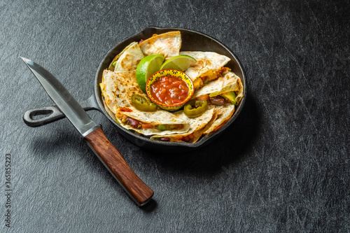 ケサディーヤ　メキシコ料理　Mexican taco sandwich (Quesadilla)