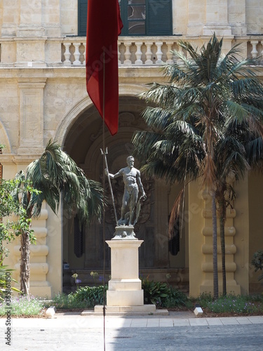 Statue im Großmeisterpalast Valletta Malta photo