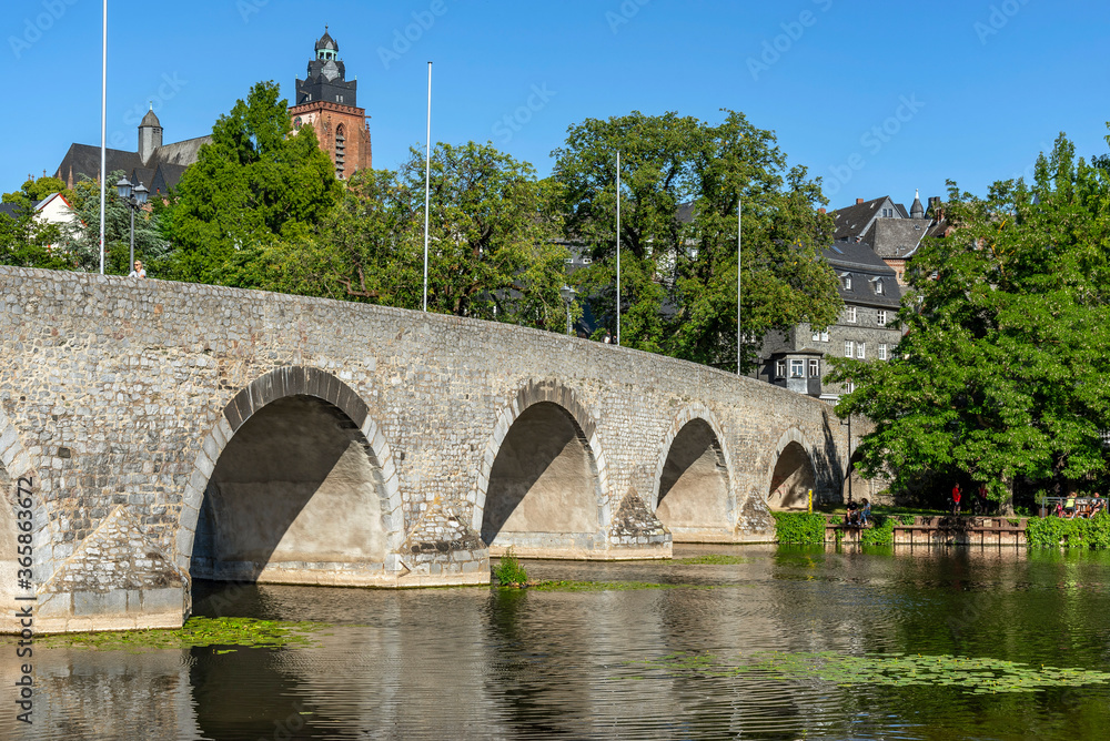 Alte Lahnbrücke in Wetzlar mit Dom im Hintergrund Alte Lahnbrücke in Wetzlar mit Dom im Hintergrund