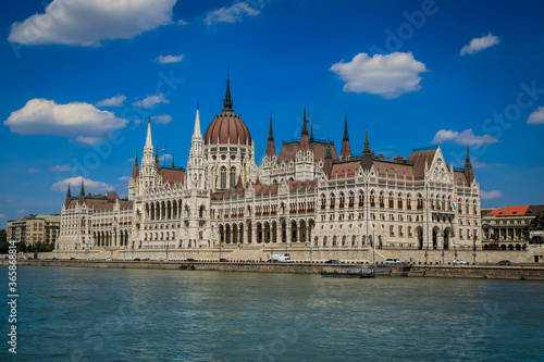 Parlament in Budapest, Ungarn, mit Donau