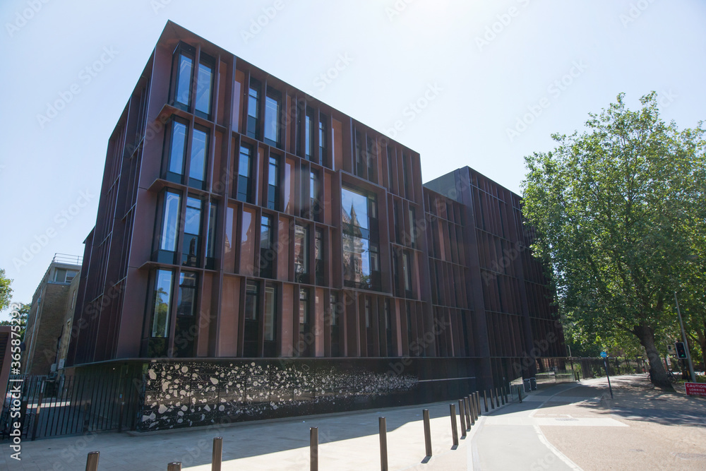 Obraz premium The Beecroft Building, part of Oxford University department of physics in Oxford in the UK