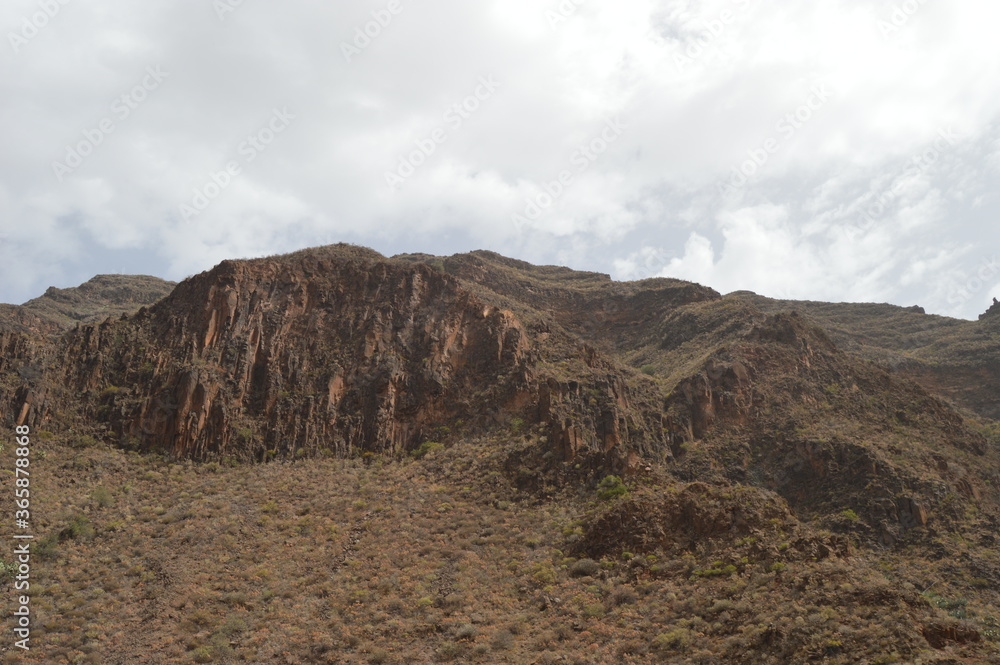 Montañas desérticas barranco Guayadeque