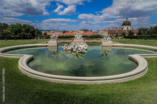 Schloß Belvedere mit Brunnen in Wien Österreich