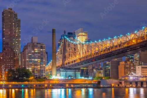 New York City midtown Manhattan cityscape on the East River © SeanPavonePhoto