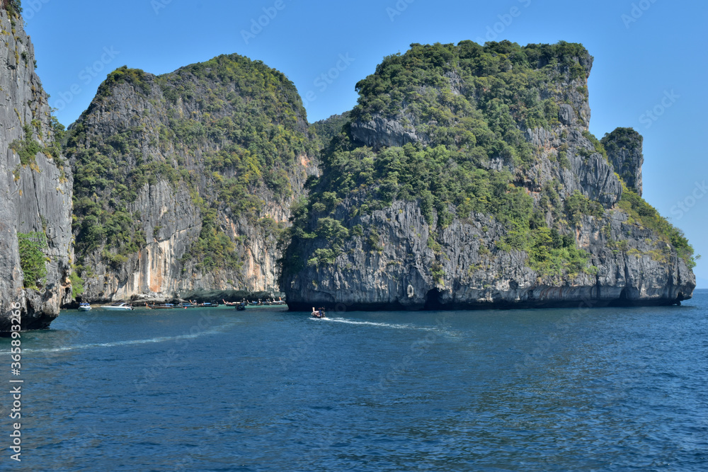Thailand
Phuket
PhiPhi
JamesBond
Island