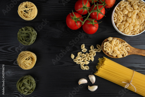 Pasta varieties served with tomatoes and garlic
