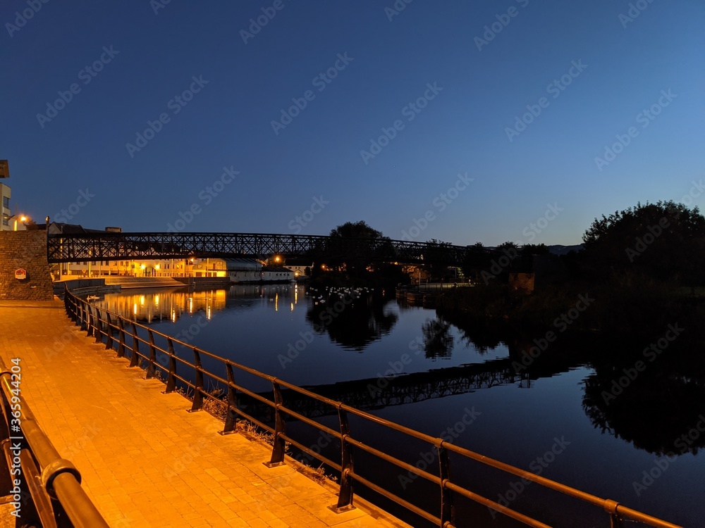 Obraz premium Bridge at night