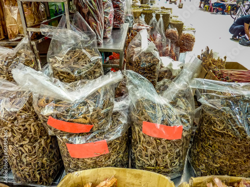 Foto Massive amount of dried sea horses, at traditional Qingping Medicine Market in Guangzhou, China