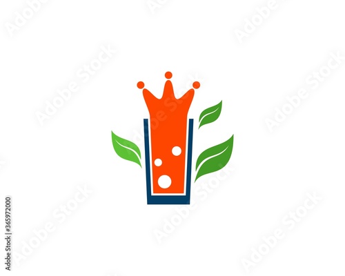 Juice glass with splash crown and nature leaf