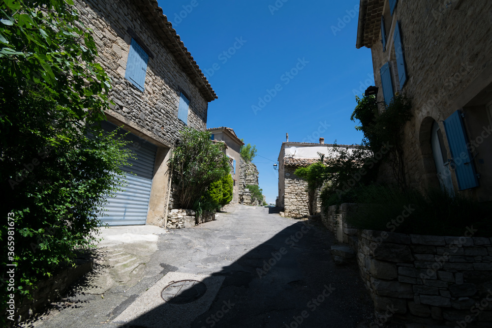 Saignon, village perché du Luberon dans le Vaucluse, Provence-Alpes-Côte-d'Azur, France.	