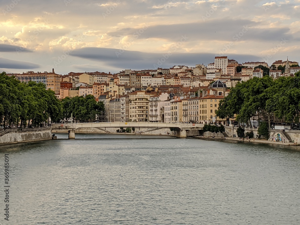 La cité de Lyon, cathédrale et vieux bouchon, parc et ville moderne, Rhône et Saône ,agréable touriste et été 2021 gastronomie française