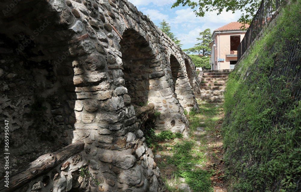 Fototapeta premium Sant'Angelo dei Lombardi - Fossato del castello