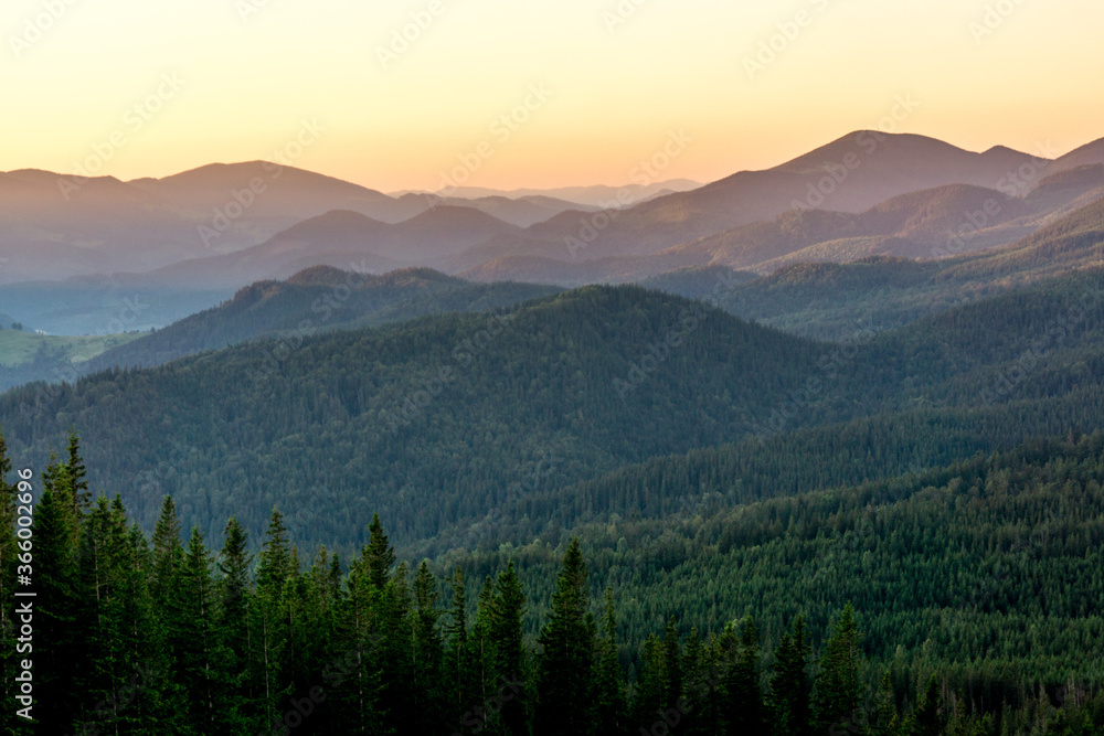 Obraz premium Sunrise over Carpathian mountains