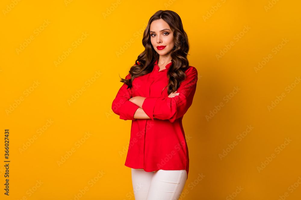 Photo of stunning fancy curly business lady bright pomade bossy person arms crossed wear office red shirt white trousers isolated yellow vibrant color background Photo of stunning fancy curly business lady bright pomade bossy person arms crossed wear office red shirt white trousers isolated yellow vibrant color background
