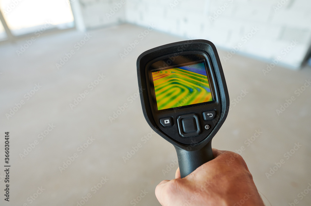 Foto de thermal imaging camera inspection for temperature check and