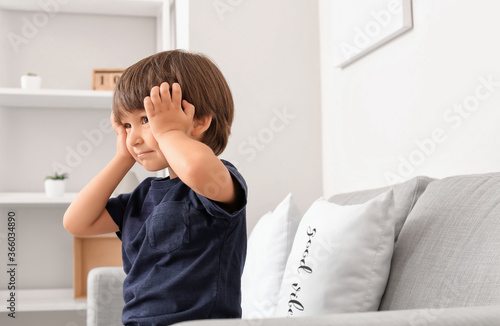 Little boy suffering from h...
