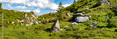 Photos Nockberge auf der Turracher Höhe in Kärnten und blauer Himmel, Panorama