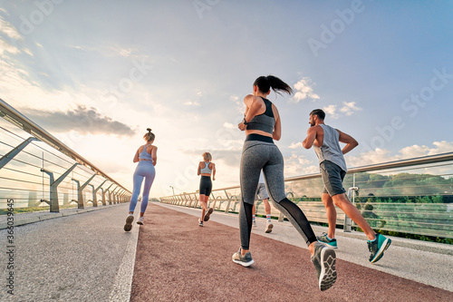 Photographie Group of people running