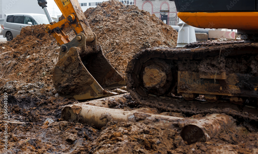 Fototapeta premium Dirty excavator bucket on the construction site
