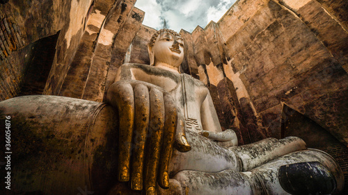 Canvas Print Sukhothai : Ancient Buddha statue at Wat Sri Chum temple