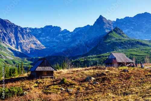 Fototapeta Naklejka Na Ścianę i Meble -  The High Tatras Mountains (Vysoke Tatry, Tatry Wysokie, Magas-Tatra), are a mountain range along the border of Slovakia in the Presov Region, and southern Poland in the Lesser Poland Voivodeship.