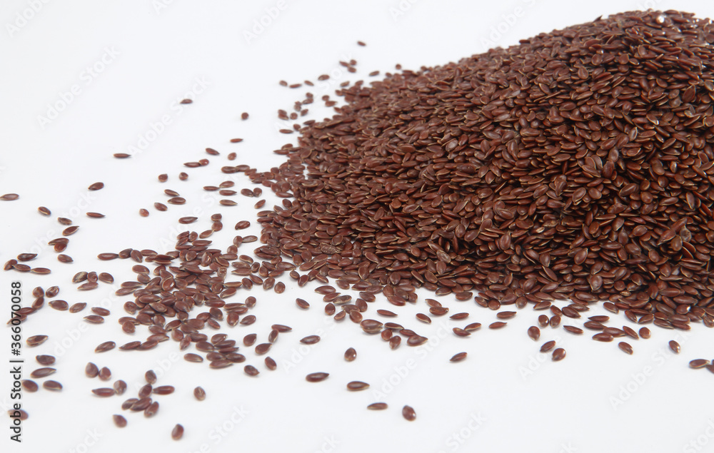 Flaxseeds occur in two basic varieties/colors: brown or yellow. Most types of these basic varieties have similar nutritional characteristics and equal numbers of short-chain omega-3 fatty acids. Flaxseeds occur in two basic varieties/colors: brown or yellow. Most types of these basic varieties have similar nutritional characteristics and equal numbers of short-chain omega-3 fatty acids.