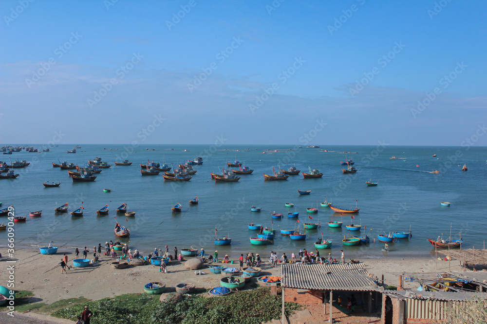 View of the sea in the sky with a bright blue sky. And many boat stops