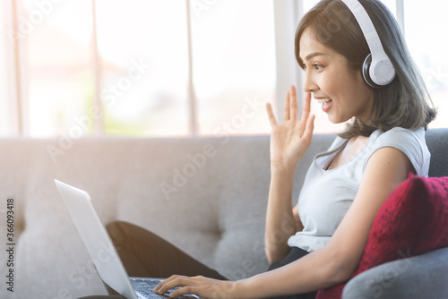young women working busines...