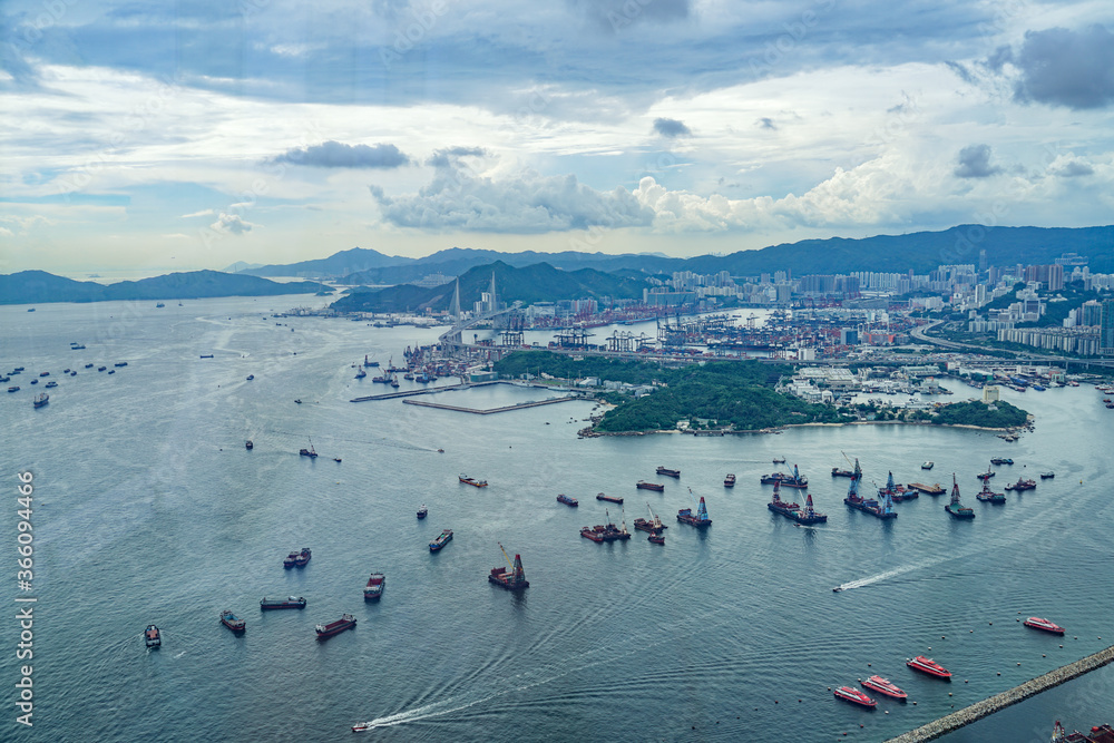 香港の港に停泊する船舶
