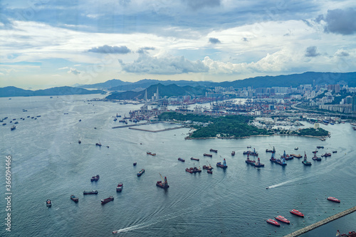 香港の港に停泊する船舶
