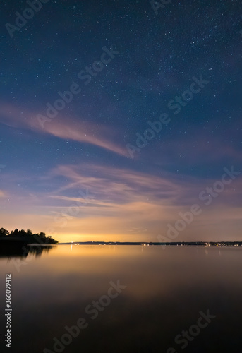 Sternenhimmel am See, Bayern, Deutschland