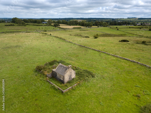 Quadro su tela Old Irish farm cottage aerial view