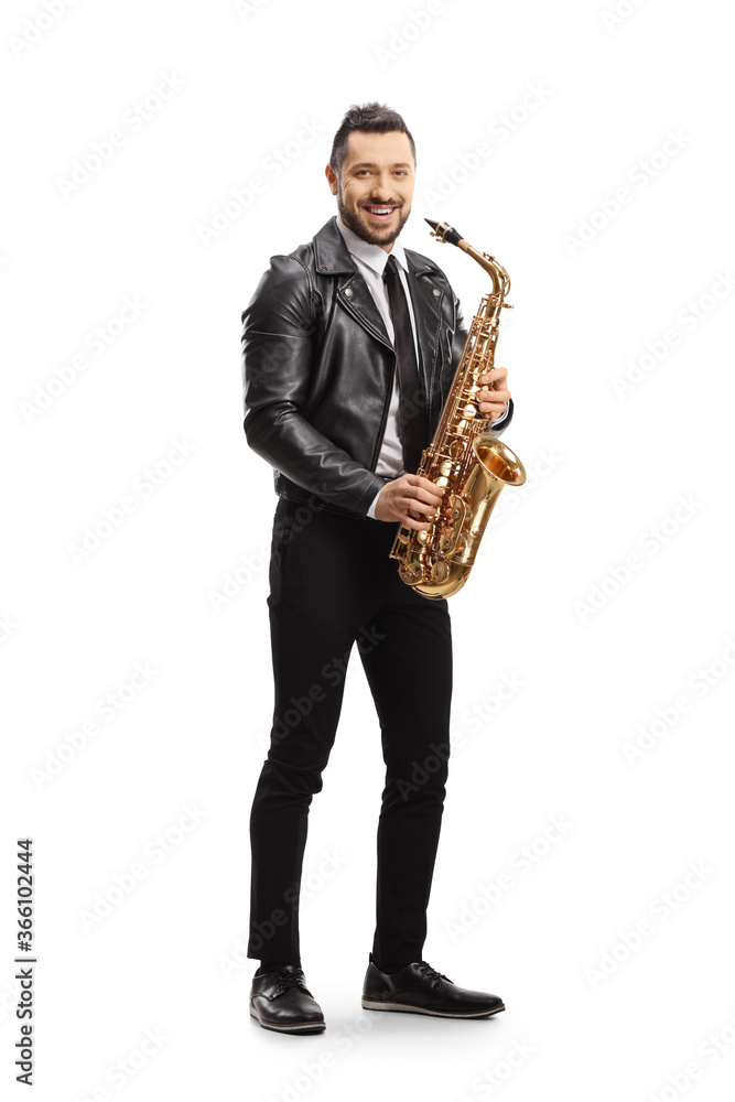 Naklejka premium Full length portrait of a man with a saxophone smiling at the camera