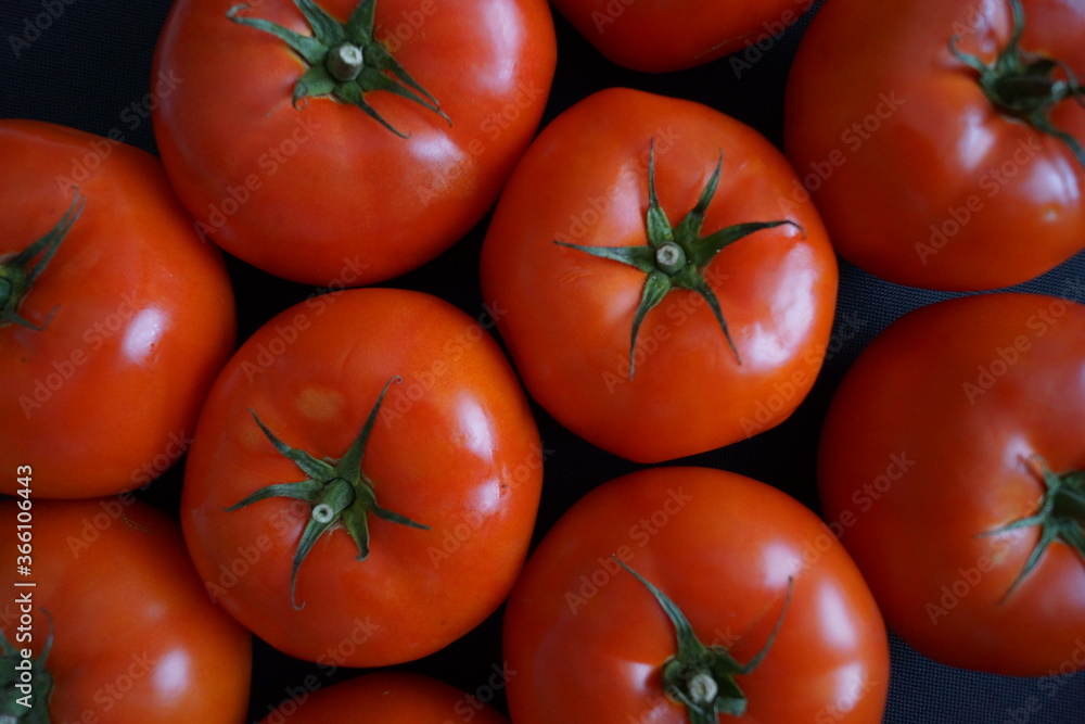 Tomates rojos grandes y sabrosos Tomates rojos grandes y sabrosos