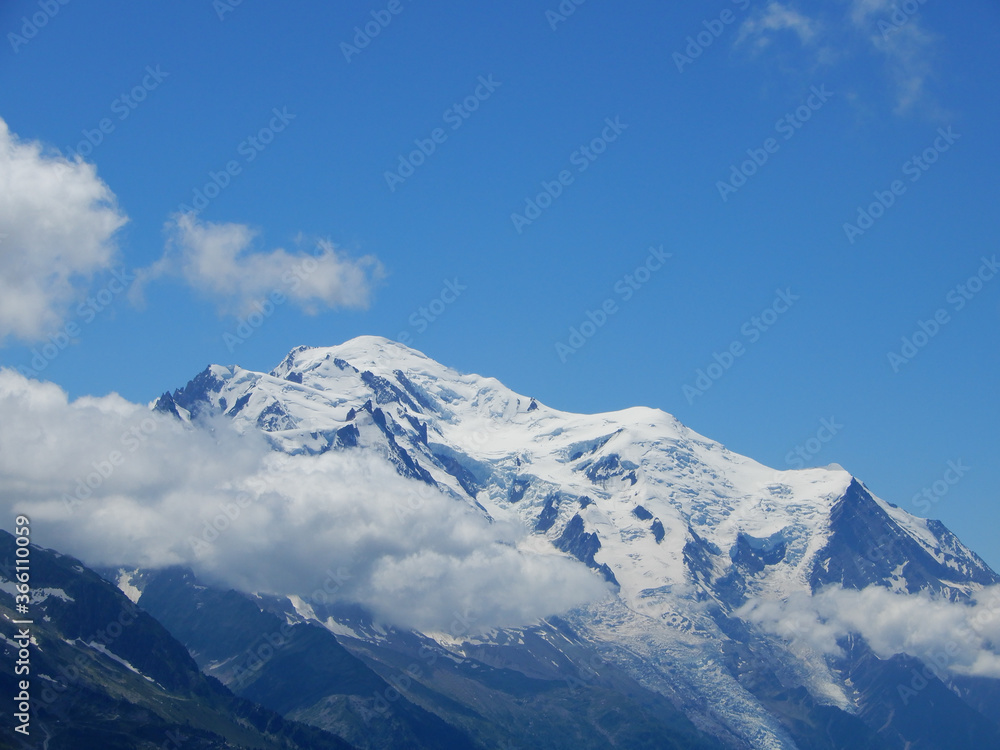 Vue exceptionnel sur le mont-blanc et la vallée de chamonix Vue exceptionnel sur le mont-blanc et la vallée de chamonix