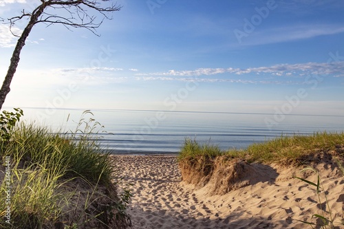 Fototapeta Naklejka Na Ścianę i Meble -  Lake Michigan sandy beach trail