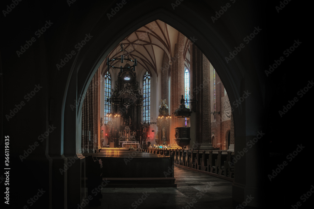 wnętrze katedry w Opolu - obrazy, fototapety, plakaty 