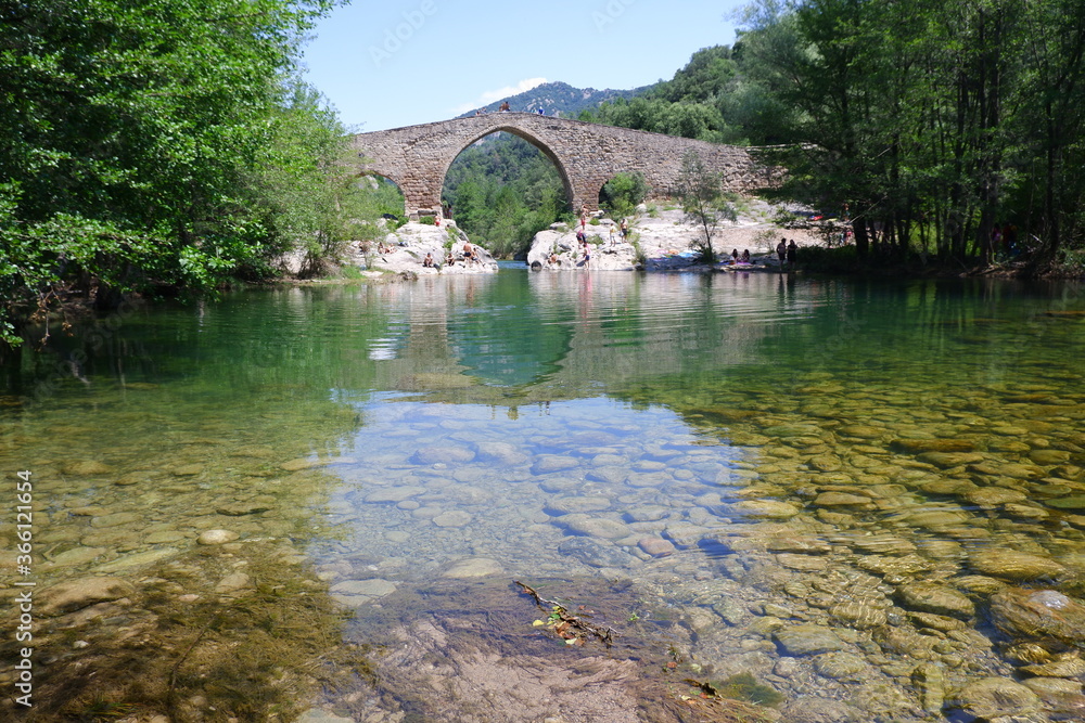 Puente de Sant Quirze del Pedret  de la comarca del Bergueda en Cataluña cerca de la ciudad de Berga.