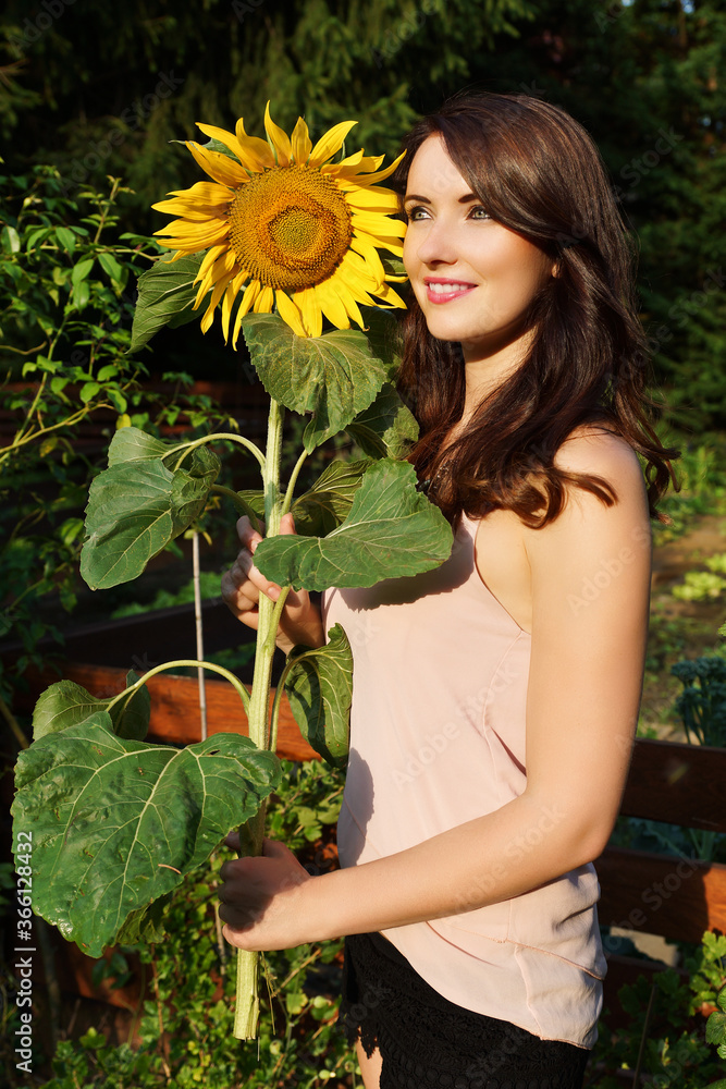 Frau mit Sonnenblume Frau mit Sonnenblume