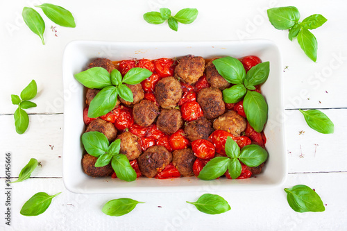 Meatballs baked with tomatoes, basil and thyme