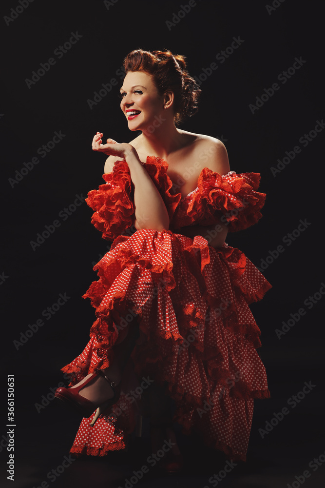 jeune et jolie femme rousse pin-up coquine et sexy avec une robe flamenco  rouge vintage Stock Photo | Adobe Stock