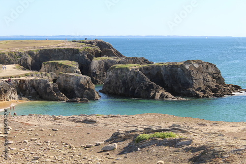 Baie de Quiberon. Côte sauvage. La baie de Quiberon offre un magnifique spectacle depuis la roche sculptée par le vent et l'eau.