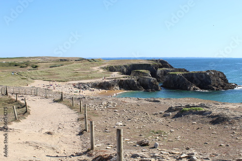 Baie de Quiberon. Côte sauvage. La baie de Quiberon offre un magnifique spectacle depuis la roche sculptée par le vent et l'eau.