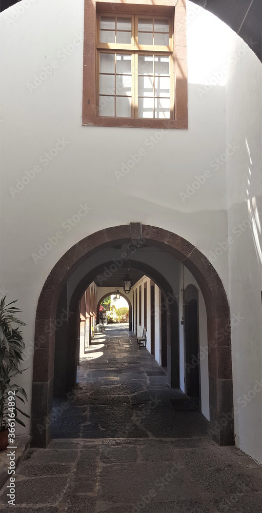Fototapeta premium Madère, passage vouté à Funchal