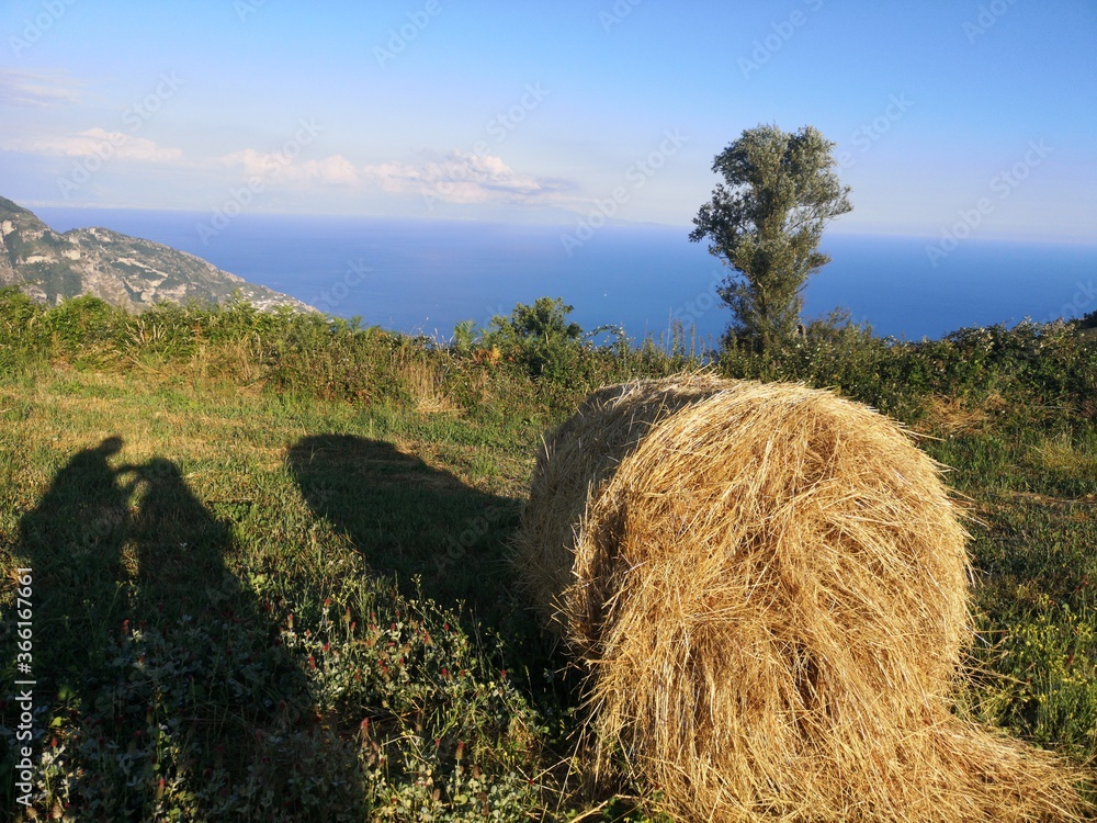 Un panorama montuoso. Una cartolina della penisola sorrentina catturata